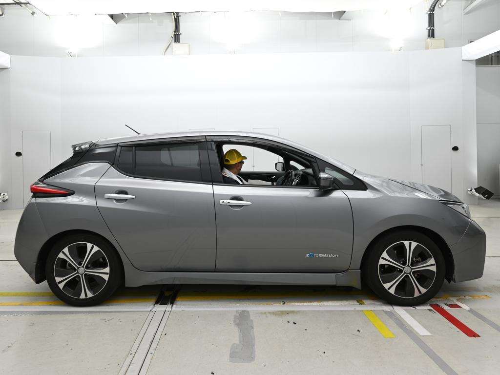 2018 Nissan Leaf X ジュウマンダイキネンシャ auction photo 3