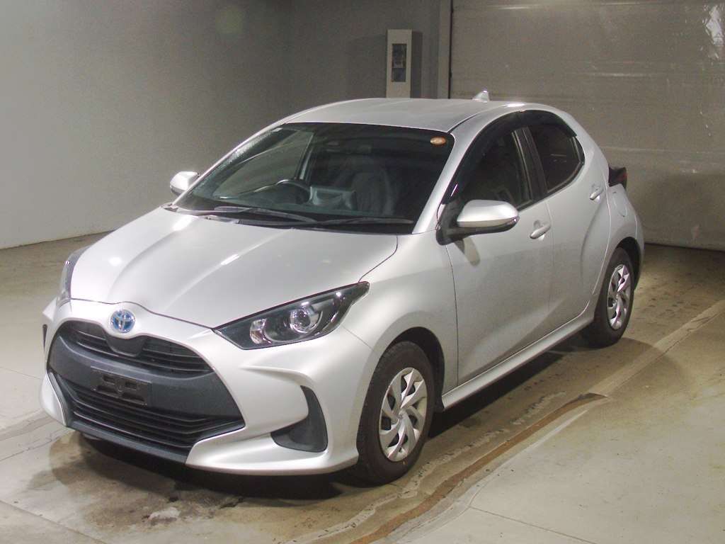 Japan Auction Vehicles 4 2021 Toyota Yaris ハイブリッドX auction photo