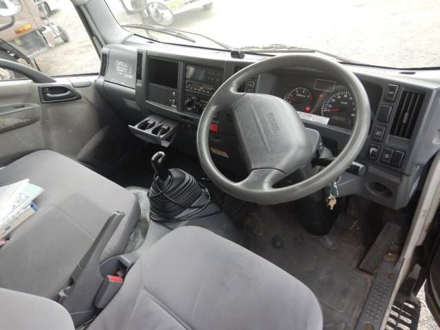 2010 Isuzu Elf Refrigerated and frozen truck auction photo 2