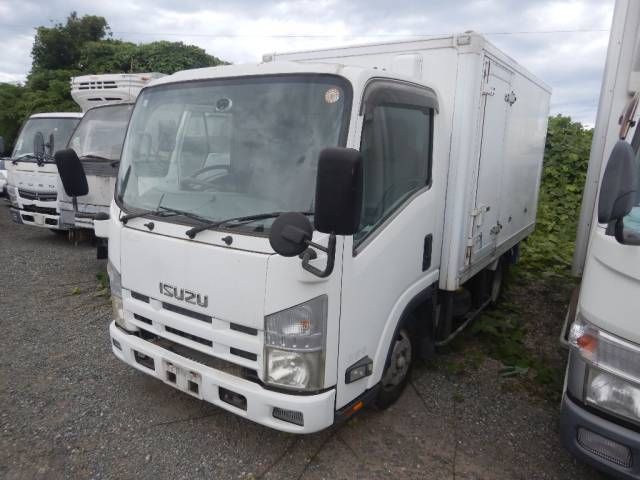 Japan Auction Vehicles 7 2010 Isuzu Elf Refrigerated and frozen truck auction photo