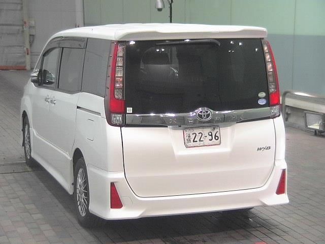 2017 Toyota Noah Si WxB auction photo 2