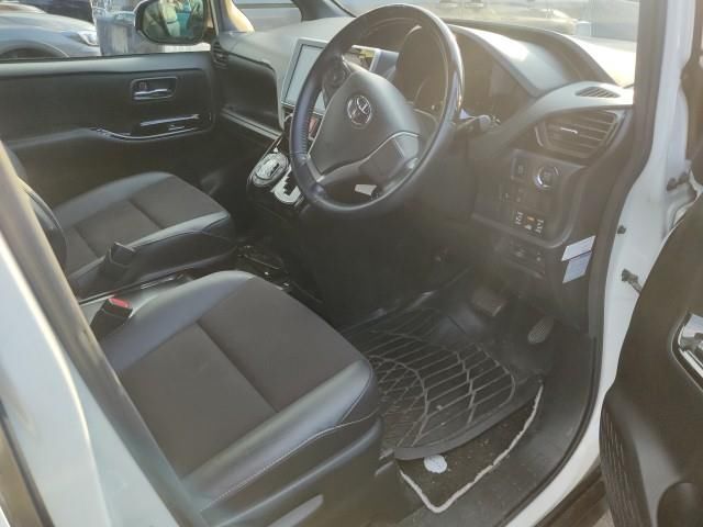 2017 Toyota Noah Si WxB auction photo 3