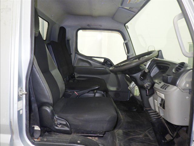 2018 Mitsubishi Fuso Canter Flatbed auction photo 5