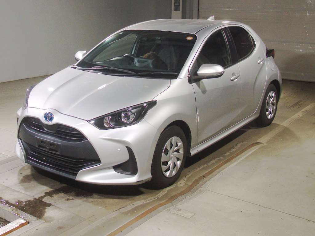 Japan Auction Vehicles 4 2021 Toyota Yaris ハイブリッドX auction photo