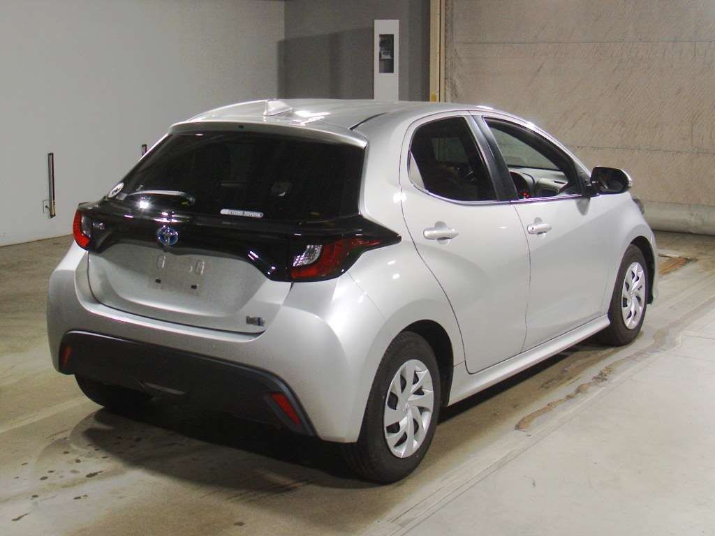 2021 Toyota Yaris ハイブリッドX auction photo 2