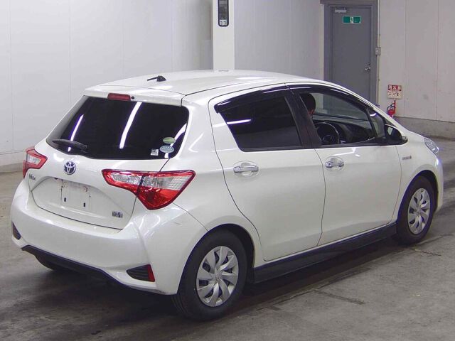 2018 Toyota Vitz HV FセーフティーED auction photo 5