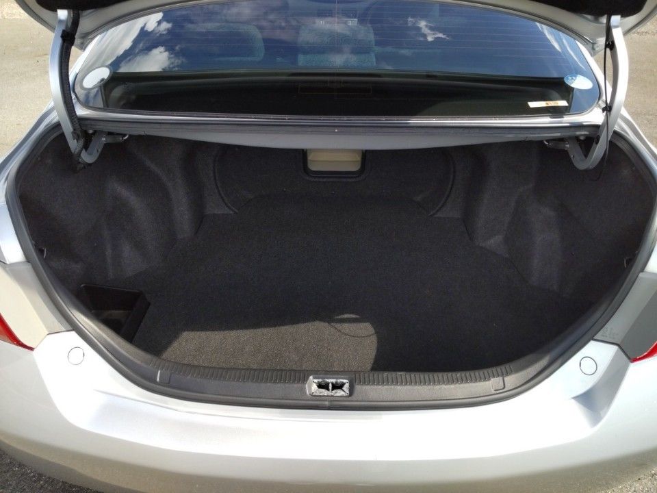 2011 Toyota Camry auction photo 8