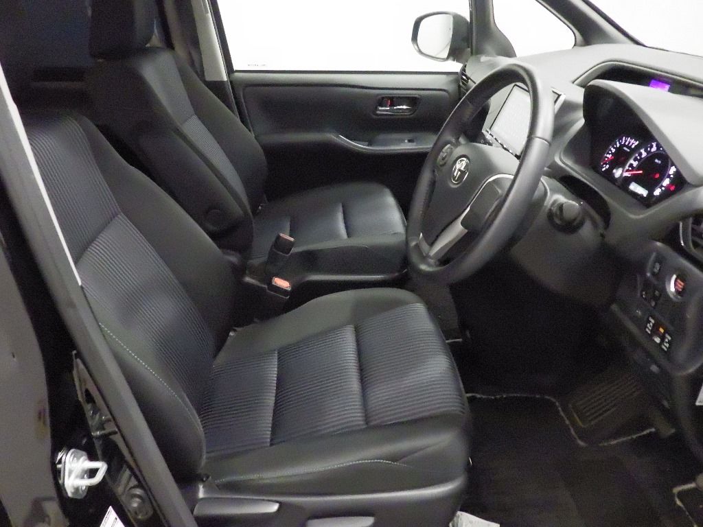 2016 Toyota Voxy ZS Kira II 7 people auction photo 6
