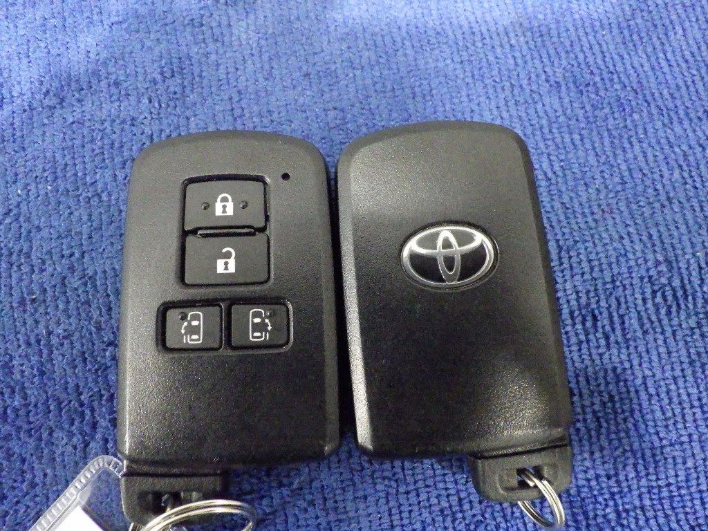 2016 Toyota Voxy ZS Kira II 7 people auction photo 12