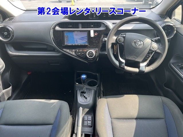 2017 Toyota Aqua S auction photo 3
