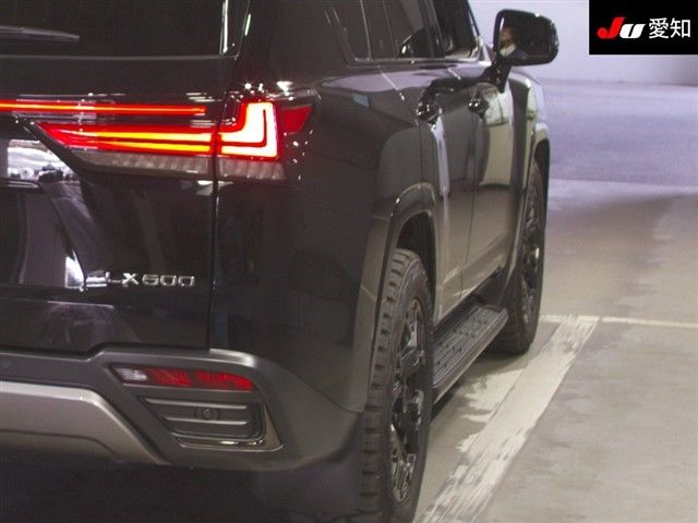 2023 Lexus LX LX600 Off-Road 4WD auction photo 8