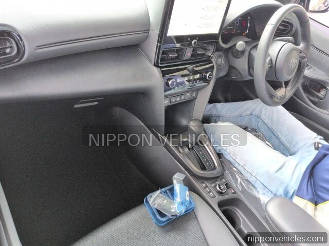 2026 Toyota Yaris Cross ハイブリッドZ 4WD auction photo 3