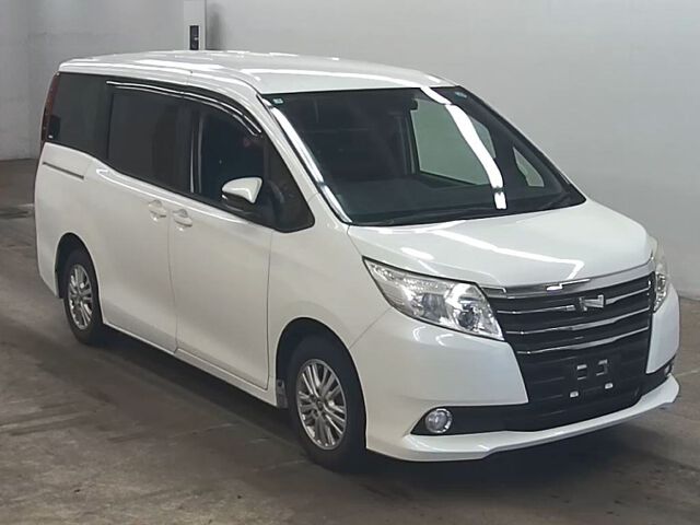 2017 Toyota Noah G Japan auction vehicle
