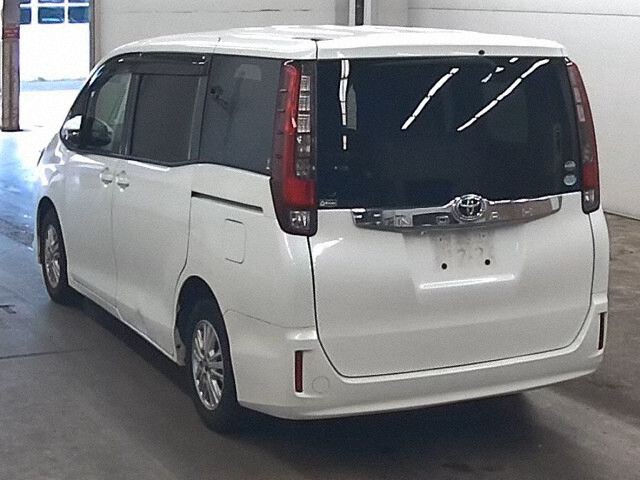 2017 Toyota Noah G auction photo 2
