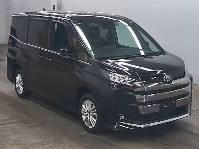 Japan Auction Vehicles 5 2023 Toyota Noah ハイブリッドS-Z 4WD auction photo