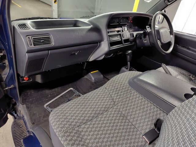 2003 Toyota Hiace Long Just Low DX auction photo 3
