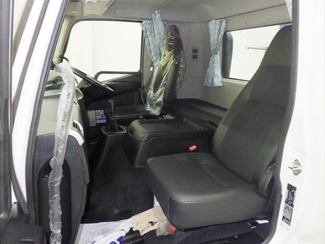 2025 Mitsubishi Fuso Fighter With crane auction photo 8