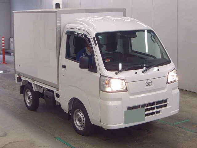 Japan Auction Vehicles 8 2026 Daihatsu Hijet Truck Reitou Reizou auction photo