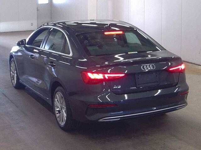 2023 Audi A3 Sedan 30TFSI アドバン auction photo 2