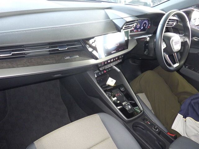 2023 Audi A3 Sedan 30TFSI アドバン auction photo 3