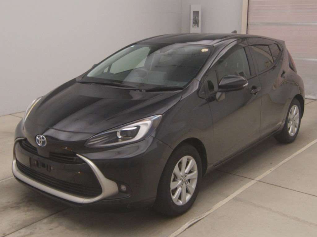 2023 Toyota Aqua Z Japan auction vehicle