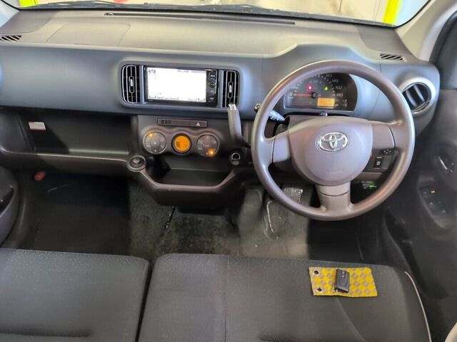 2015 Toyota Passo 1.0XLパッケ・キリリ auction photo 3