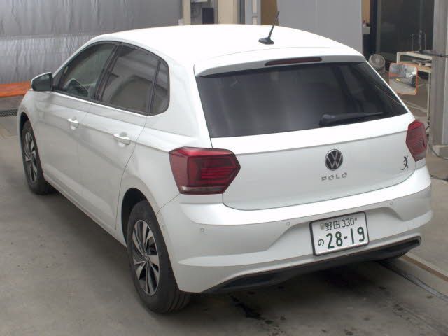 2022 Volkswagen ポロ TSIコンフォートライン auction photo 2