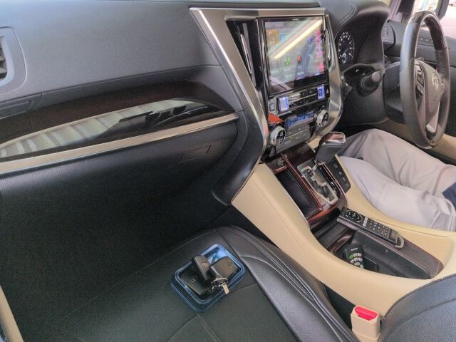 2015 Toyota Alphard G 4WD auction photo 3