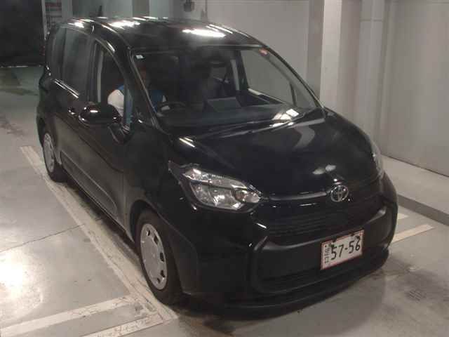 2023 Toyota Sienta X Japan auction vehicle