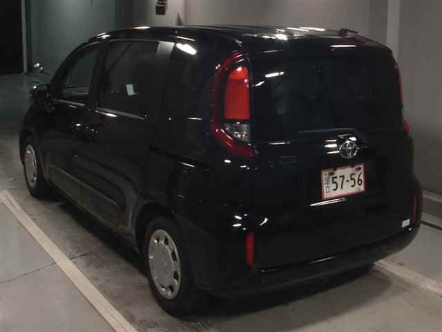 2023 Toyota Sienta X auction photo 2