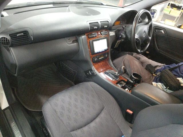 2003 Mercedes-Benz C-Class Station Wagon C180コンプレッサー auction photo 3