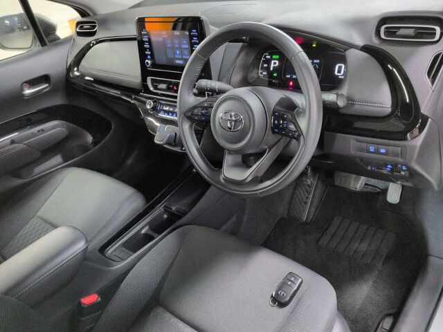 2025 Toyota Aqua G auction photo 3