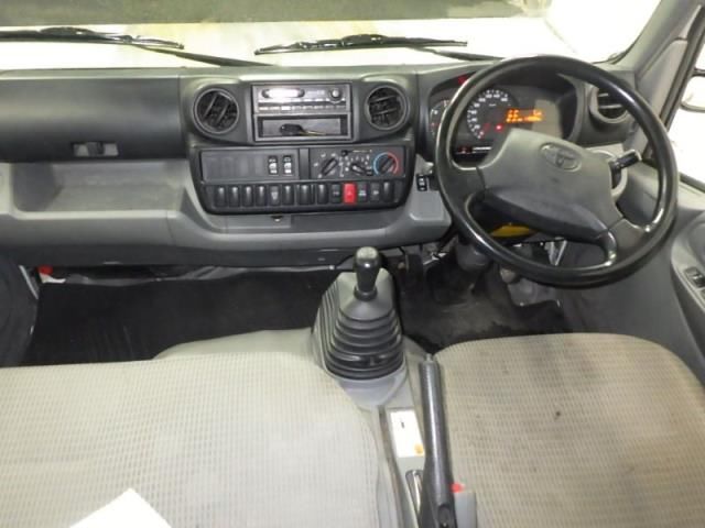 2015 Toyota Toyoace Wキャブロングパワーゲート auction photo 3