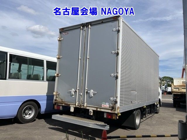 2009 Isuzu Elf Aluminum van auction photo 2