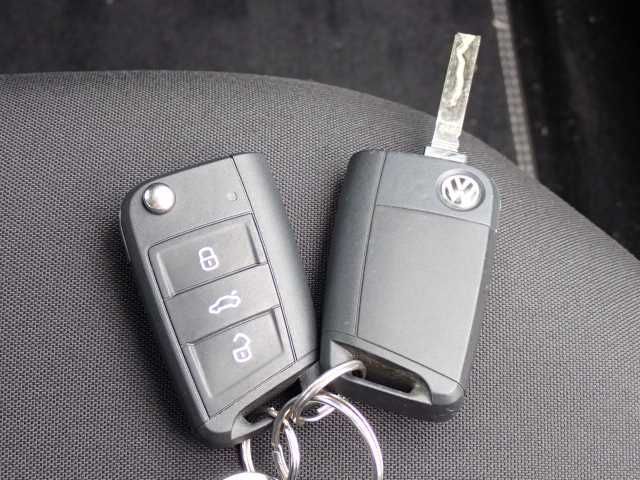 2015 Volkswagen ポロ ラウンジ 右ハンドル auction photo 8
