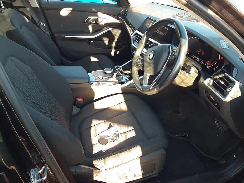 2021 BMW 3 Series 320dxDrive M Sport E-Class 4WD auction photo 8