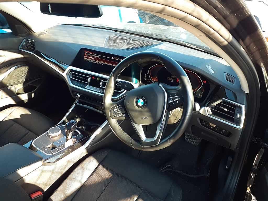 2021 BMW 3 Series 320dxDrive M Sport E-Class 4WD auction photo 7