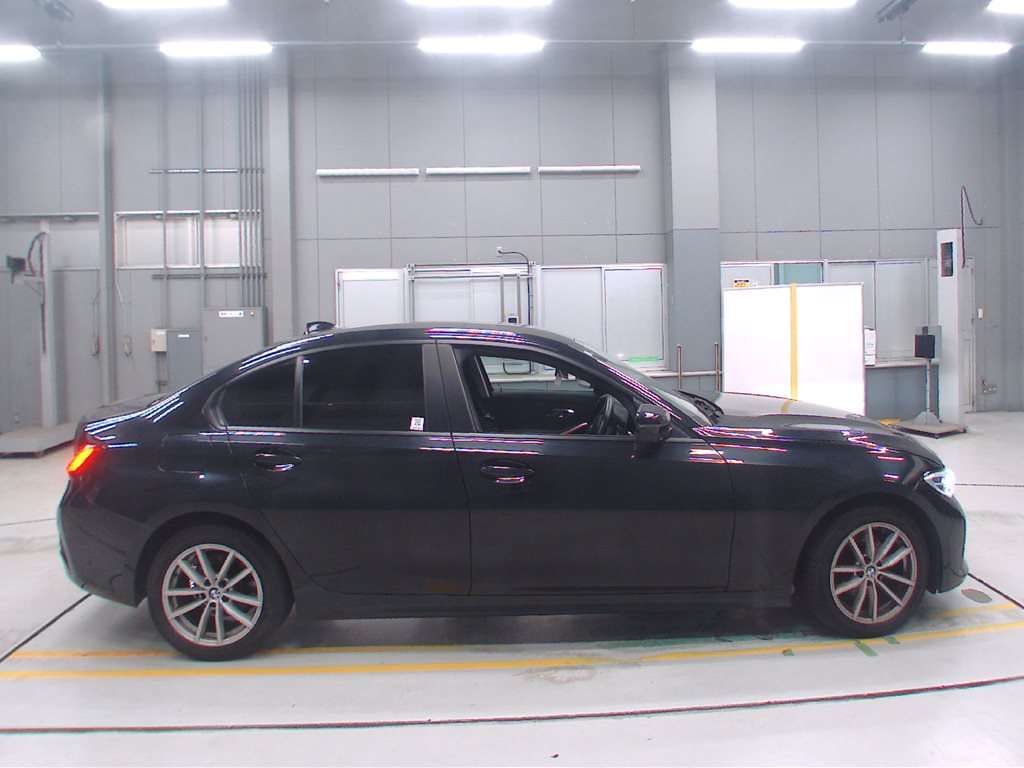 2021 BMW 3 Series 320dxDrive M Sport E-Class 4WD auction photo 3