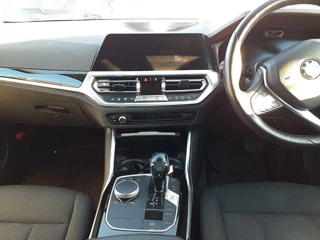2021 BMW 3 Series 320dxDrive M Sport E-Class 4WD auction photo 9