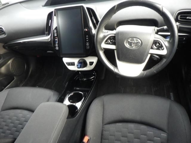 2017 Toyota Prius PHEV Sナビパッケージ auction photo 3