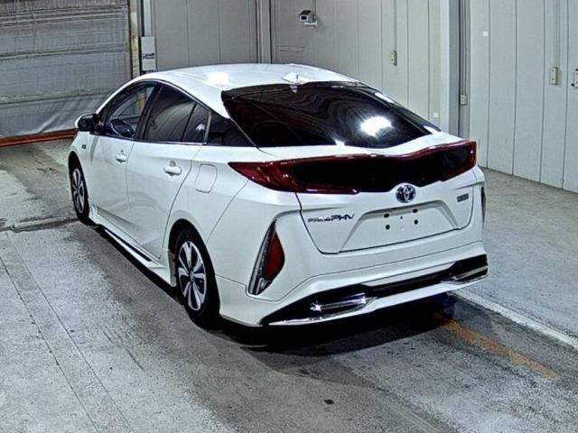 2017 Toyota Prius PHEV Sナビパッケージ auction photo 2