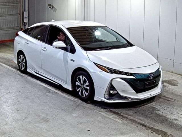 2017 Toyota Prius PHEV Sナビパッケージ Japan auction vehicle