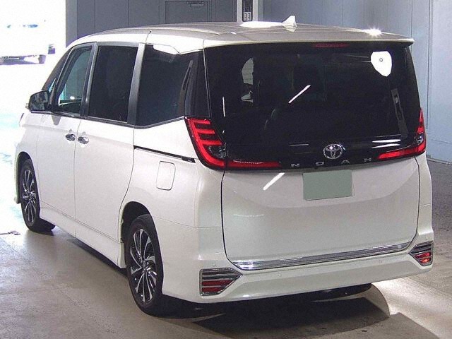 2023 Toyota Noah S-Z auction photo 2