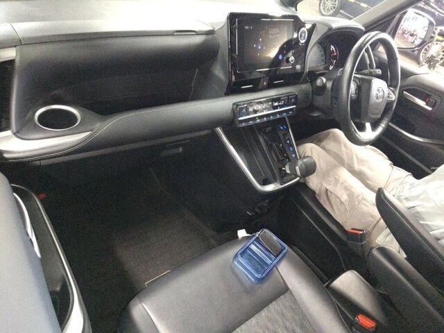 2023 Toyota Noah S-Z auction photo 3