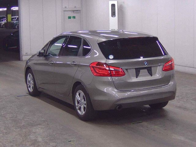 2017 BMW 2 Series 218i Active Tourer auction photo 2