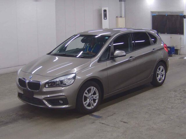 2017 BMW 2 Series 218i Active Tourer auction photo 4