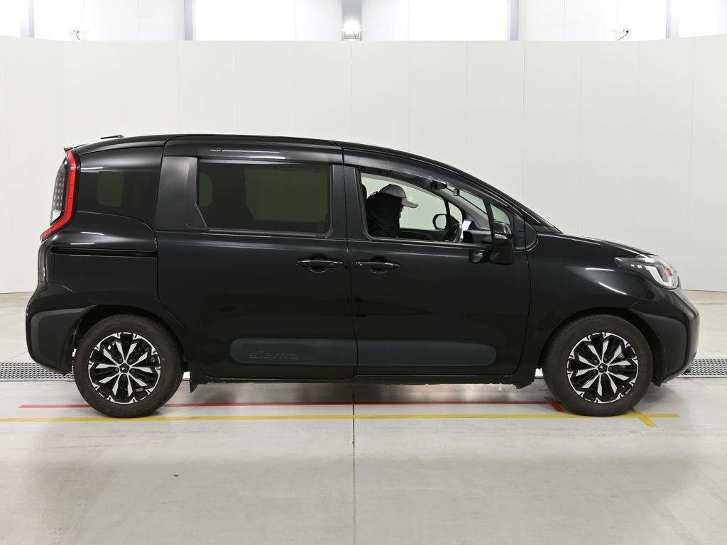 2022 Toyota Sienta ハイブリッドZ auction photo 3