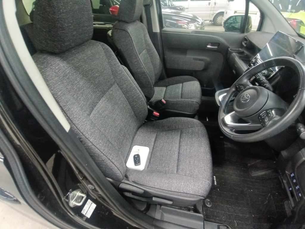 2022 Toyota Sienta ハイブリッドZ auction photo 10