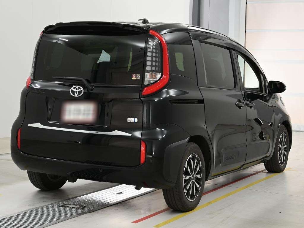2022 Toyota Sienta ハイブリッドZ auction photo 2