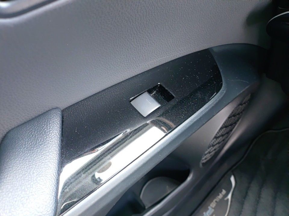 2019 Toyota Prius PHEV auction photo 13
